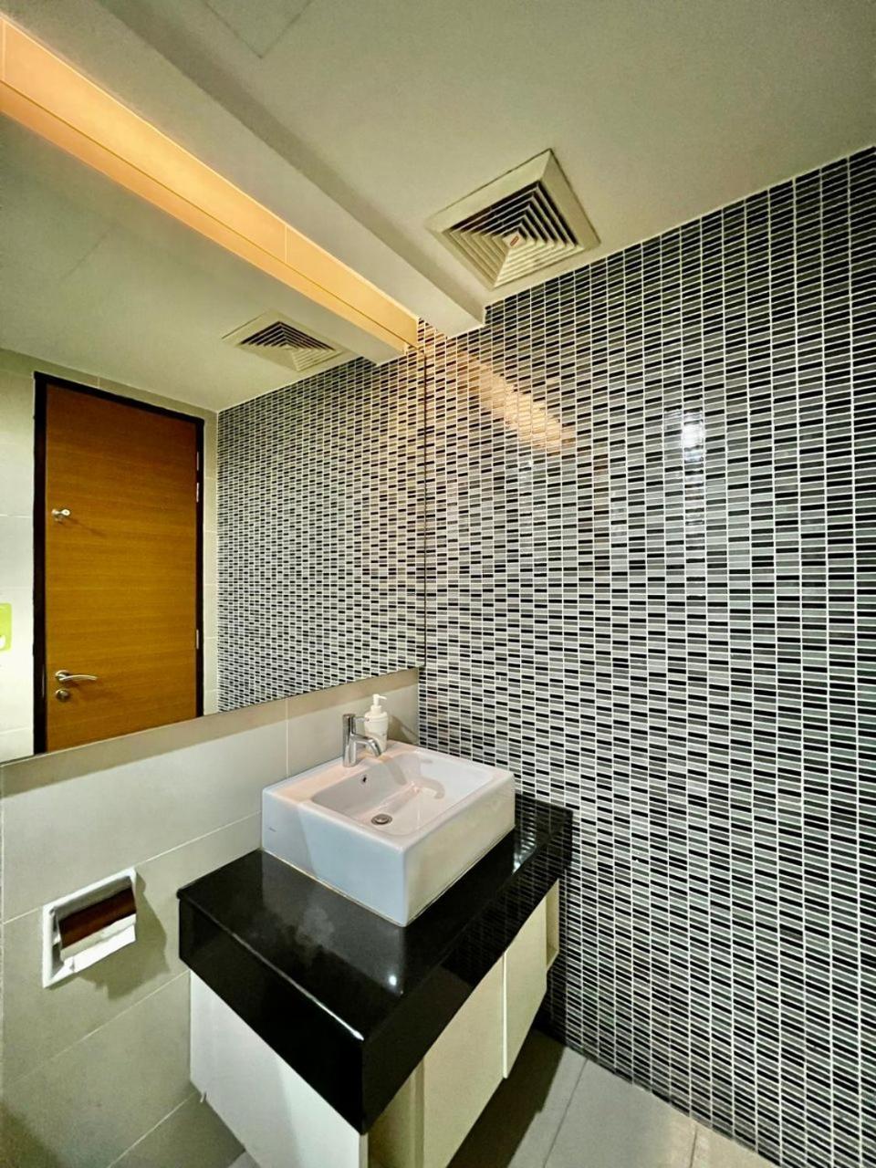 Couple Suite At Casa Residency 5 Mins Walk To Lrt, Jalan Alor & Bukit Bintang كوالالمبور المظهر الخارجي الصورة